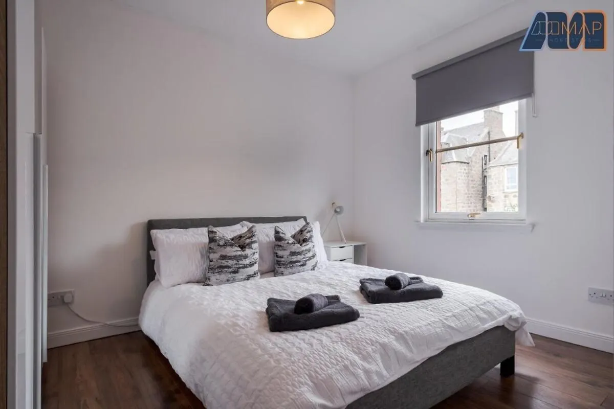 City Centre Apartment With Parking Aberdeen